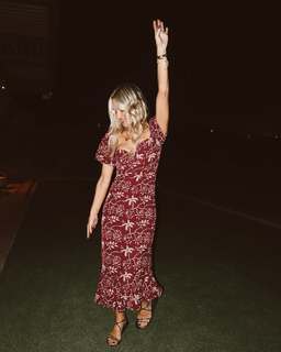 Molly Sims feet photo thumbnail