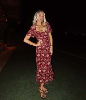 Molly Sims feet photo thumbnail