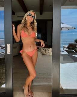 Molly Sims feet photo thumbnail