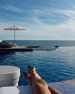 Molly Sims feet photo thumbnail