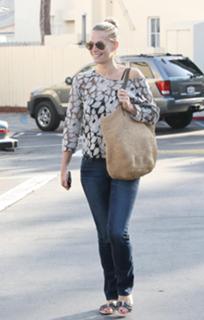 Molly Sims feet photo thumbnail