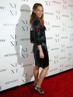 Molly Sims feet photo thumbnail