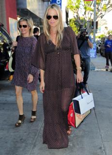 Molly Sims feet photo thumbnail