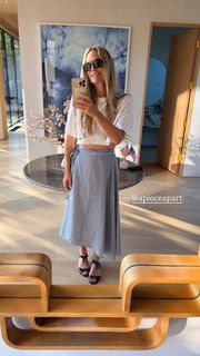 Molly Sims feet photo 8