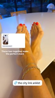 Molly Sims feet photo 4