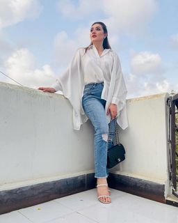 Momina Iqbal feet photo 7