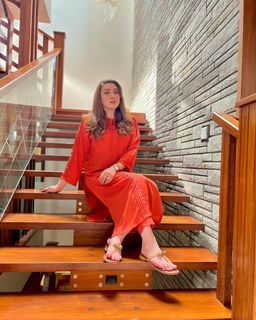 Momina Iqbal feet photo 2