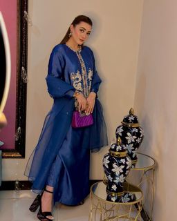 Momina Iqbal feet photo 11
