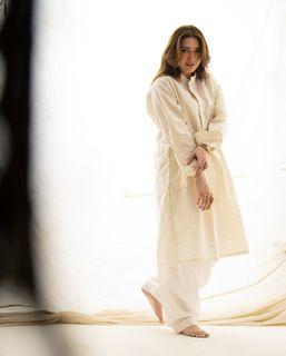 Momina Iqbal feet photo 19