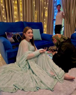 Momina Iqbal feet photo 10