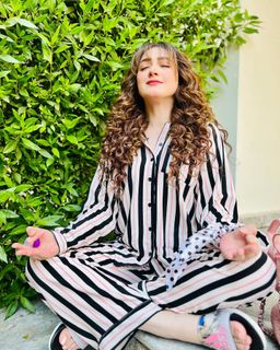 Momina Iqbal feet photo 7