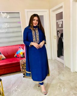 Momina Iqbal feet photo 15