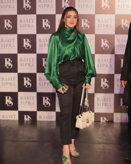Momina Iqbal feet photo 14