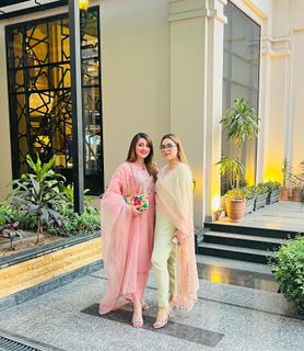Momina Iqbal feet photo 12