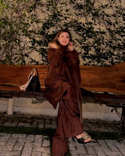 Momina Iqbal feet photo 9