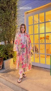 Momina Iqbal feet photo 4
