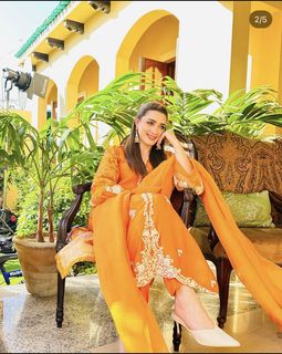 Momina Iqbal feet photo 2