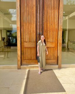 Momina Iqbal feet photo 16