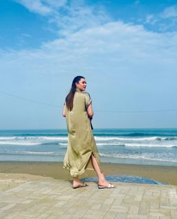 Momina Iqbal feet photo 15