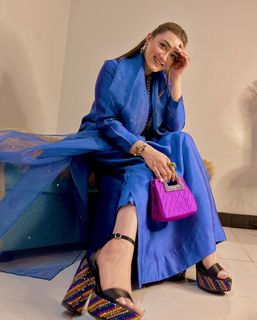 Momina Iqbal feet photo 11