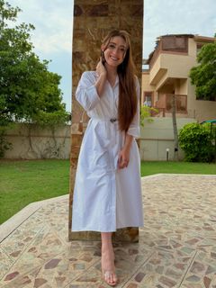 Momina Iqbal feet photo 11