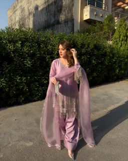 Momina Iqbal feet photo 8
