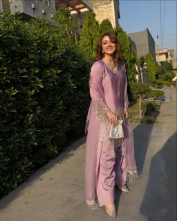 Momina Iqbal feet photo 5