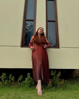 Momina Iqbal feet photo 17