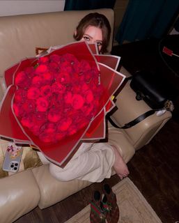 Momina Iqbal feet photo 11