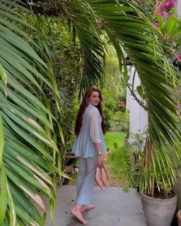 Momina Iqbal feet photo 10