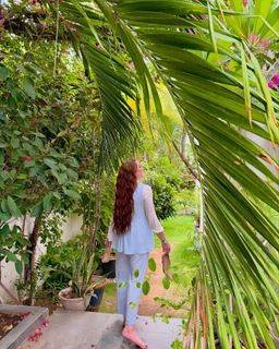Momina Iqbal feet photo 9