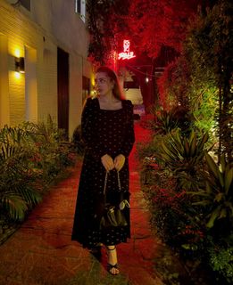 Momina Iqbal feet photo 8