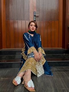Momina Iqbal feet photo 8