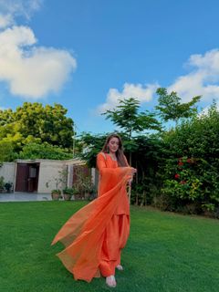 Momina Iqbal feet photo 3