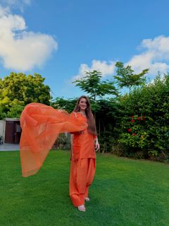 Momina Iqbal feet photo 2