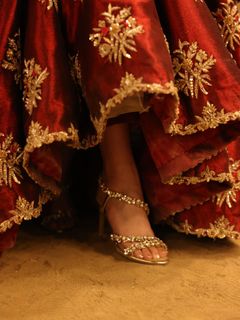 Momina Iqbal feet photo 1