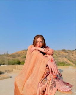 Momina Iqbal feet photo 20