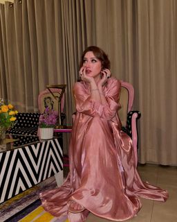 Momina Iqbal feet photo 17