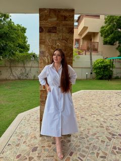 Momina Iqbal feet photo 16