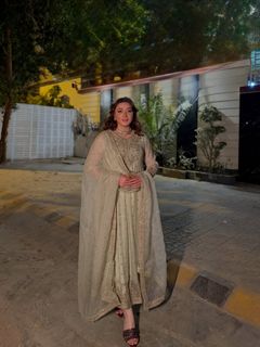 Momina Iqbal feet photo 19