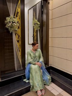 Momina Iqbal feet photo 12