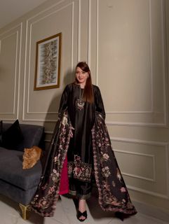 Momina Iqbal feet photo 4