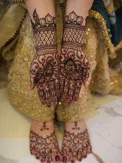 Momina Iqbal feet photo 2