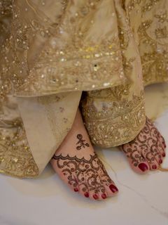 Momina Iqbal feet photo 1