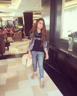 Momina Mustehsan feet photo 5