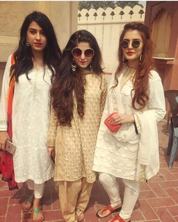 Momina Mustehsan feet photo 11