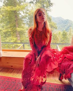 Momina Mustehsan feet photo 15