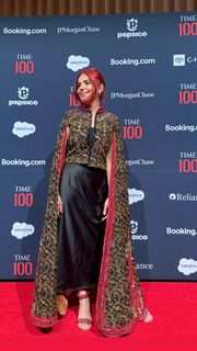 Momina Mustehsan feet photo 3