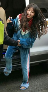 Momo Hirai feet photo thumbnail