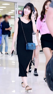 Momo Hirai feet photo thumbnail
